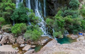 با توسعه ی گردشگری در استان زمینه ی ایجاد اشتغال بوجود می آید با توسعه ی گردشگری در استان زمینه ی ایجاد اشتغال بوجود می آید