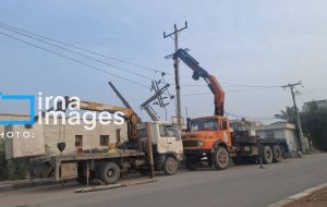 باد و طوفان شدید در خرمشهر موجب آسیب به شبکه ی برق شد