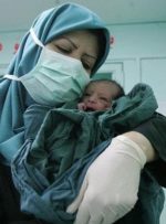 حضور با عشق و تعهد بی دریغ حافظان نخستین نفس‌های زندگی در کنار مادر و نوزاد