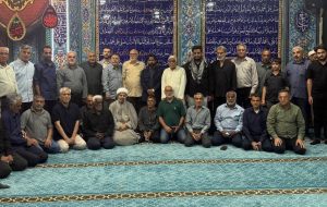 حضور خانواده شهدای مدرسه شجره طیبه میناب در مسجد جامع خرمشهر پس از بازگشت از سفر کربلا حضور خانواده شهدای مدرسه شجره طیبه میناب در مسجد جامع خرمشهر پس از بازگشت از سفر کربلا